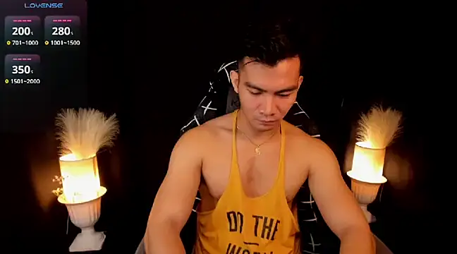 Snapshot of 000batman000 chatting on 03/15/25, 01:52 000batman000 online show from 03/15/25, 01:52