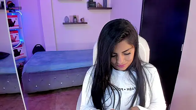 Catalinaa martinez online show from 12/13/24, 05:21