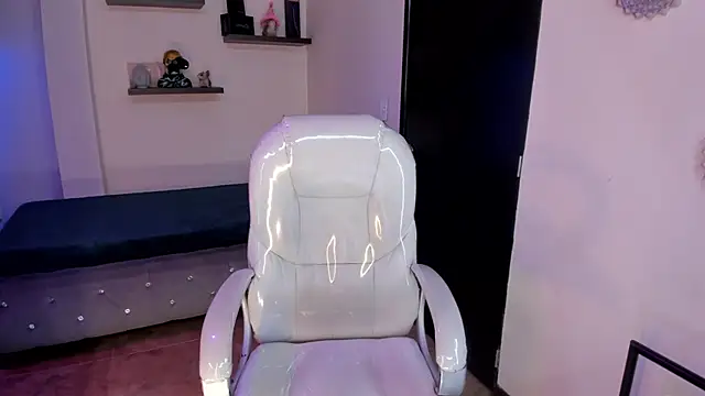 Catalinaa martinez online show from 02/11/25, 07:27