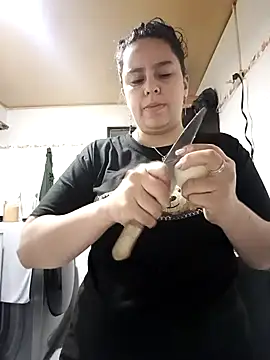 Snapshot of elektra_32 chatting on 01/12/26, 04:12 elektra 32 online show from 01/12/26, 04:12