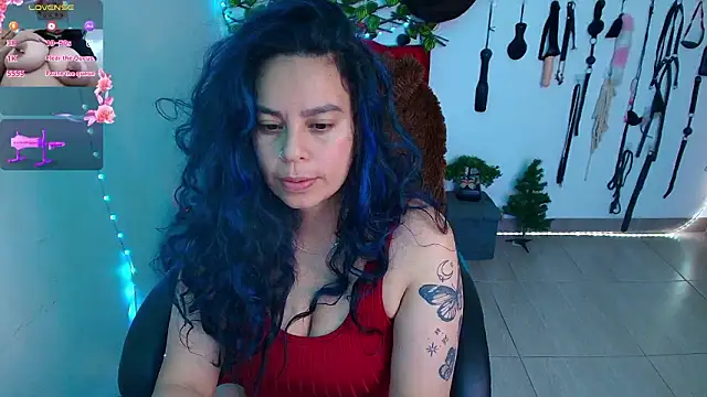 Snapshot of elektra_32 chatting on 02/15/26, 07:16 elektra 32 online show from 02/15/26, 07:16