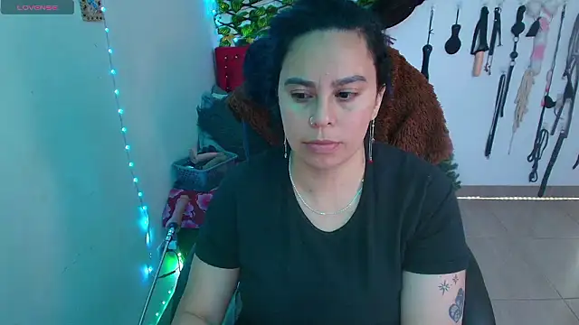 Snapshot of elektra_32 chatting on 02/17/26, 04:42 elektra 32 online show from 02/17/26, 04:42