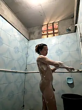 Kiana Lee online show from 11/18/25, 04:28