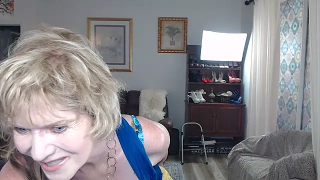 SindeeDix online show from 09/26/25, 06:45