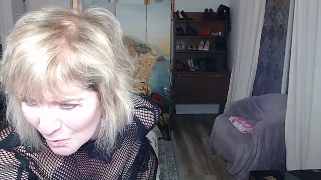 Snapshot of SindeeDix chatting on 02/24/26, 10:52 SindeeDix online show from 02/24/26, 10:52