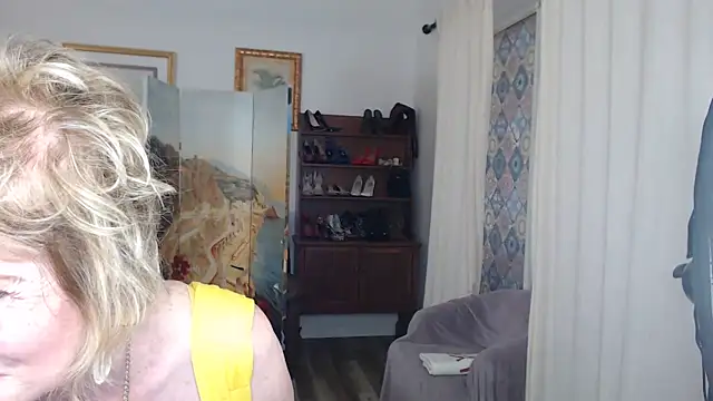 Snapshot of SindeeDix chatting on 03/06/26, 02:46 SindeeDix online show from 03/06/26, 02:46