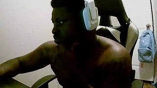 Snapshot of maskednetwork chatting on 05/17/26, 05:05 maskednetwork online show from 05/17/26, 05:05