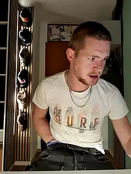 Snapshot of Playbunniboy chatting on 12/11/24, 04:53 Playbunniboy online show from 12/11/24, 04:53