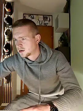 Snapshot of Playbunniboy chatting on 12/15/24, 04:48 Playbunniboy online show from 12/15/24, 04:48