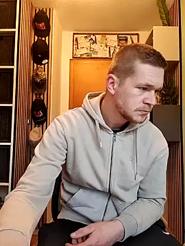 Snapshot of Playbunniboy chatting on 02/14/25, 07:38 Playbunniboy online show from 02/14/25, 07:38