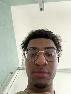 Snapshot of samuchoco21 chatting on 02/19/25, 04:44 samuchoco21 online show from 02/19/25, 04:44