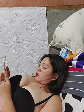 Snapshot of MissKitty31 chatting on 05/19/26, 01:39 MissKitty31 online show from 05/19/26, 01:39