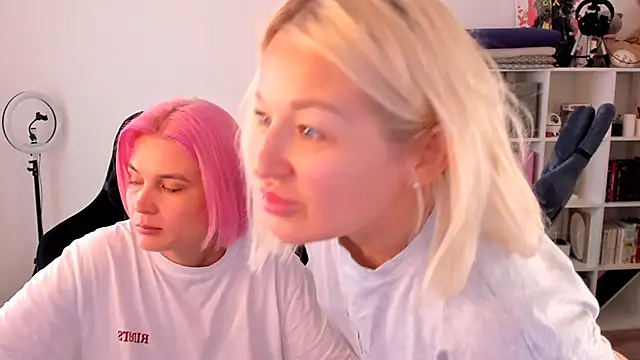 hotblonds online show from 09/19/25, 10:38