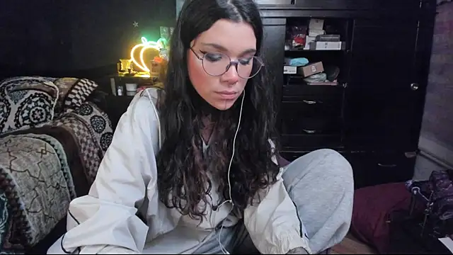 Snapshot of Lilmarieee chatting on 01/25/25, 12:48 Lilmarieee online show from 01/25/25, 12:48