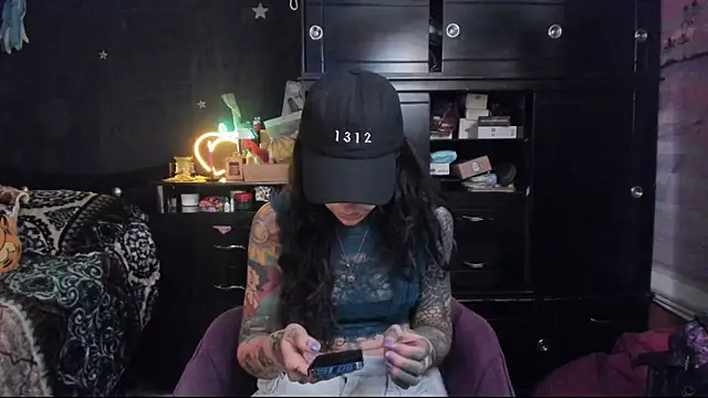 Snapshot of Lilmarieee chatting on 01/25/25, 10:28 Lilmarieee online show from 01/25/25, 10:28