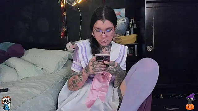 Snapshot of Lilmarieee chatting on 10/15/25, 09:15 Lilmarieee online show from 10/15/25, 09:15
