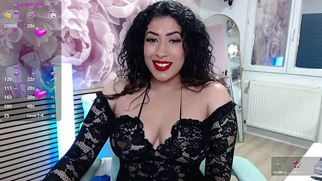 Snapshot of elettra_love chatting on 10/18/25, 11:44 elettra love online show from 10/18/25, 11:44