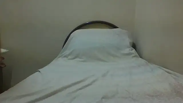 Snapshot of Annerae chatting on 12/08/24, 05:01 Annerae online show from 12/08/24, 05:01