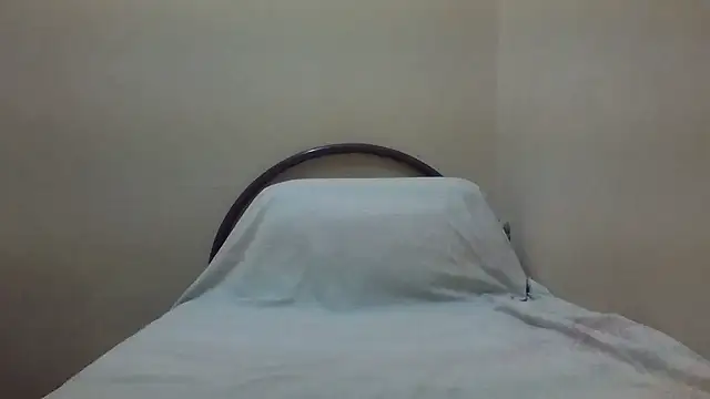 Snapshot of Annerae chatting on 01/22/25, 03:18 Annerae online show from 01/22/25, 03:18