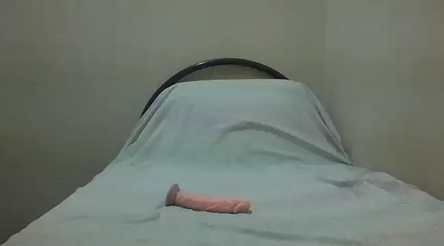 Snapshot of Annerae chatting on 02/08/25, 05:18 Annerae online show from 02/08/25, 05:18