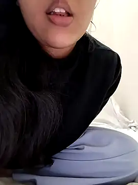 Snapshot of Annerae chatting on 03/18/25, 10:58 Annerae online show from 03/18/25, 10:58