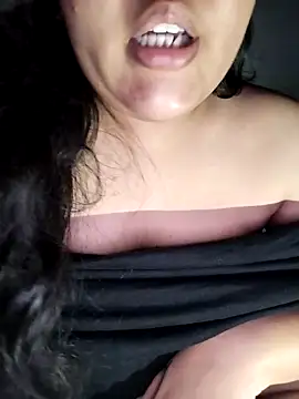 Snapshot of Annerae chatting on 09/23/25, 04:32 Annerae online show from 09/23/25, 04:32