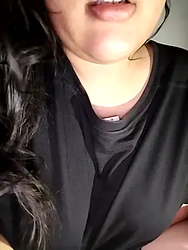 Snapshot of Annerae chatting on 10/31/25, 05:14 Annerae online show from 10/31/25, 05:14