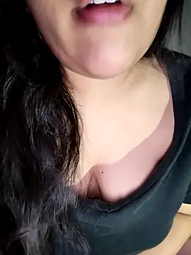 Snapshot of Annerae chatting on 11/06/25, 09:05 Annerae online show from 11/06/25, 09:05