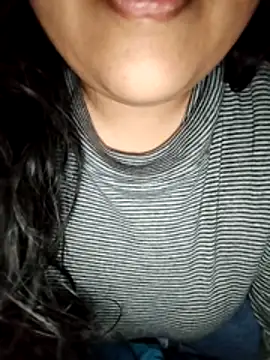 Snapshot of Annerae chatting on 11/15/25, 04:47 Annerae online show from 11/15/25, 04:47