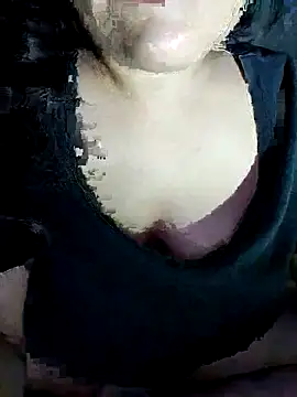 Snapshot of Annerae chatting on 01/06/26, 03:16 Annerae online show from 01/06/26, 03:16