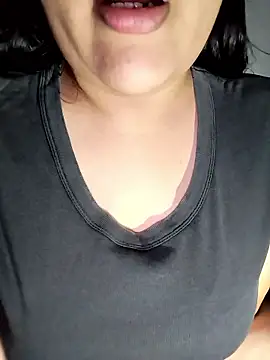 Snapshot of Annerae chatting on 01/07/26, 03:25 Annerae online show from 01/07/26, 03:25