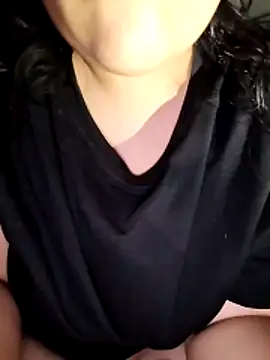 Snapshot of Annerae chatting on 01/18/26, 05:28 Annerae online show from 01/18/26, 05:28