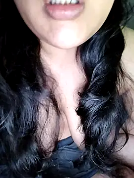 Snapshot of Annerae chatting on 03/15/26, 08:04 Annerae online show from 03/15/26, 08:04