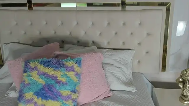 Meghan stonne  online show from 11/23/25, 07:13