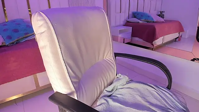 Meghan stonne  online show from 01/18/26, 07:17