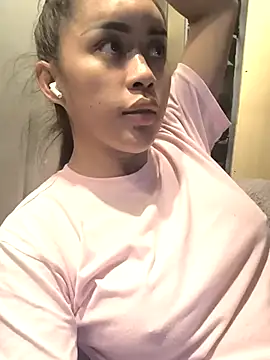 Snapshot of QuiinMollyXxX chatting on 02/26/25, 07:53 QuiinMollyXxX online show from 02/26/25, 07:53