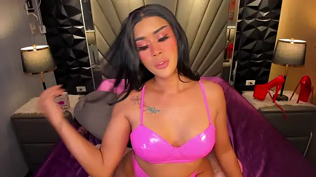 Snapshot of QuiinMollyXxX chatting on 11/15/25, 09:39 QuiinMollyXxX online show from 11/15/25, 09:39