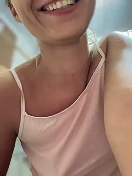 Snapshot of YOUR-KARINA chatting on 09/19/25, 04:29 YOUR-KARINA online show from 09/19/25, 04:29