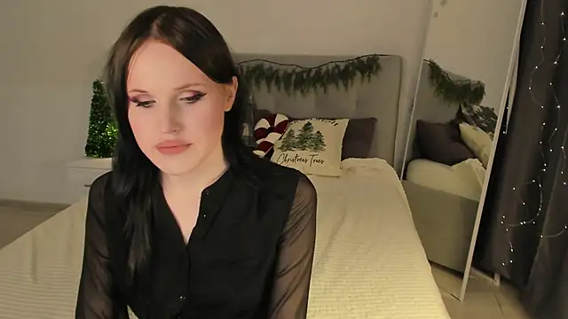 EffieMinki online show from 12/21/25, 10:00