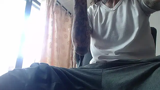 Snapshot of harry_reems1 chatting on 01/13/25, 04:08 harry reems1 online show from 01/13/25, 04:08