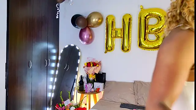 SarahCinnamon- online show from 06/18/26, 03:38