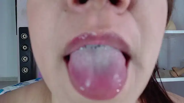 Snapshot of emiligrey_ chatting on 03/02/25, 11:39 emiligrey online show from 03/02/25, 11:39