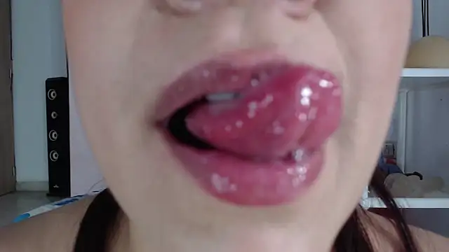 Snapshot of emiligrey_ chatting on 03/23/25, 01:31 emiligrey online show from 03/23/25, 01:31