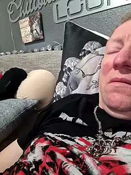 tomtom111111 online show from 02/28/25, 11:34