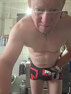 tomtom111111 online show from 09/13/25, 07:41