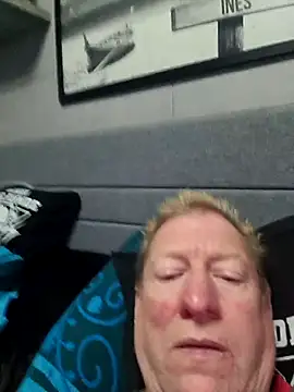 tomtom111111 online show from 09/17/25, 04:19