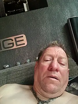 tomtom111111 online show from 10/19/25, 10:05