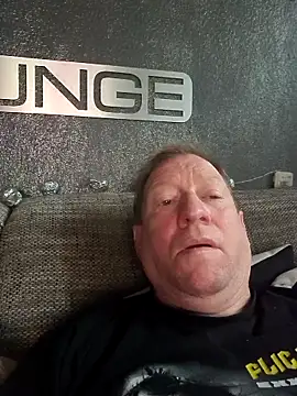 tomtom111111 online show from 10/29/25, 07:54