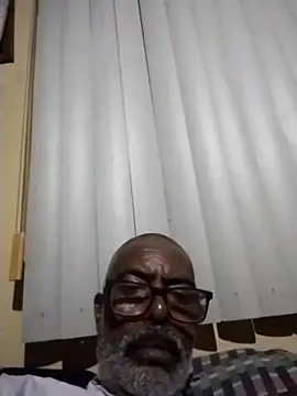 Snapshot of Thadew chatting on 12/18/25, 01:55 Thadew online show from 12/18/25, 01:55