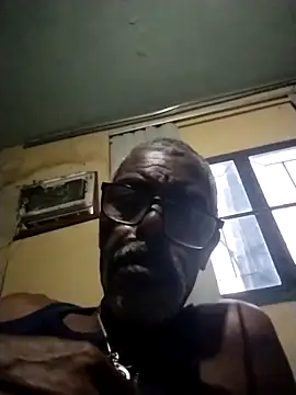 Snapshot of Thadew chatting on 04/01/26, 07:44 Thadew online show from 04/01/26, 07:44